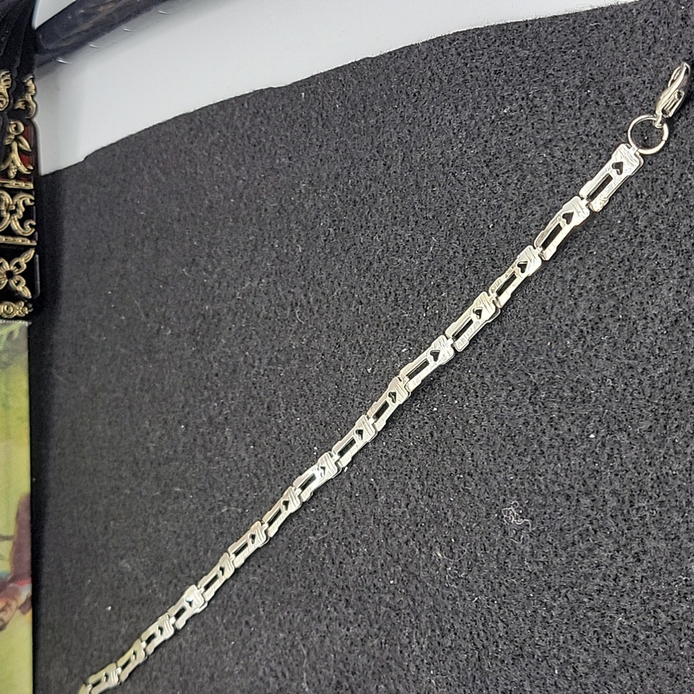 Very Pretty Bracelet - image 1